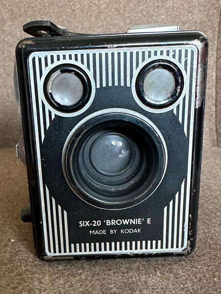 Kodak Six-20 ‘Brownie’ E + originele handleiding & leren tas, Verzamelen, Foto-apparatuur en Filmapparatuur, Fototoestel, 1940 tot 1960