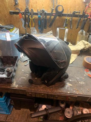 Helm met micro en bluetooth beschikbaar voor biedingen