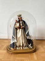 Globe met Maria in was met zilveren kroontjes en scepter, Enlèvement