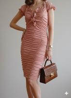 roze jurk van miss one, Kleding | Dames, Jurken, Maat 38/40 (M), Ophalen of Verzenden, Zo goed als nieuw, Onder de knie
