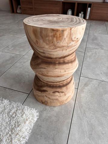 Hout kruk / bijzettafel zo goed als nieuw !! beschikbaar voor biedingen