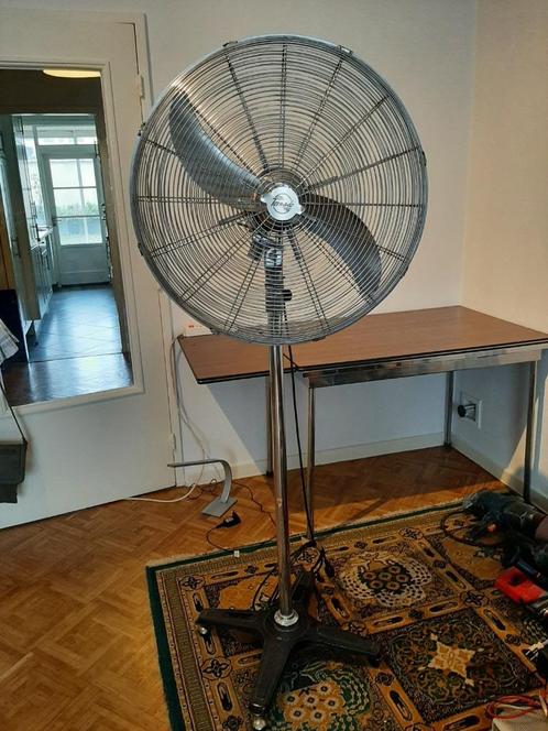 Ventilateur industriel Tornado très puissant avec socle, Electroménager, Ventilateurs, Utilisé, Ventilateur de trépied, Enlèvement ou Envoi