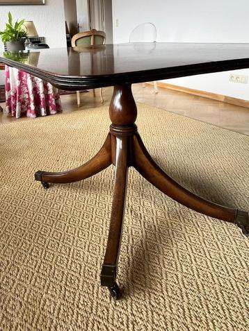 Mahoniehouten eettafel beschikbaar voor biedingen