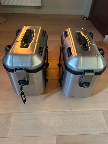 Valises latérales Givi Dolomiti DLM 36l disponible aux enchères