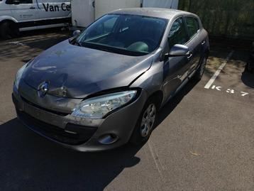 Renault Mégane 3 Hatchback 5-deurs, met blikschade beschikbaar voor biedingen