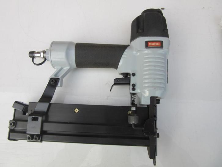perslucht nietmachine DURO + luchtslanghaspel 20m, Hobby en Vrije tijd, Knutselen, Zo goed als nieuw, Gereedschap of Accessoires