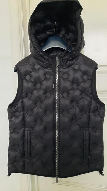 MILESTONE bodywarmer zwart met kap T 42 beschikbaar voor biedingen