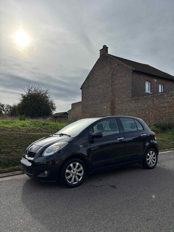 Toyota Yaris, Auto's, Toyota, Particulier, Yaris, Benzine, Euro 5, Stadsauto, 5 deurs, Handgeschakeld, Zwart, Stof, Voorwielaandrijving