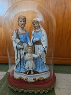 maria, jozef en jezus op voetstuk onder glazen bokaal, Antiek en Kunst, Ophalen