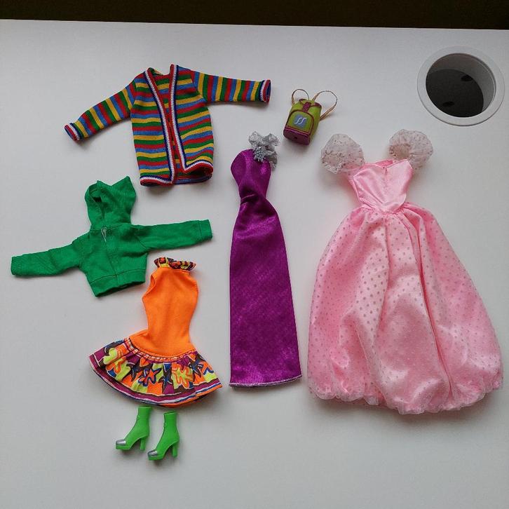 Barbie kledij LOT 2, Kinderen en Baby's, Speelgoed | Poppen, Gebruikt, Barbie, Ophalen of Verzenden