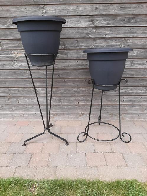 2 kunststof bloempotten Winchester en 2 plantenstaanders, Tuin en Terras, Bloempotten, Kunststof, Rond, Ophalen