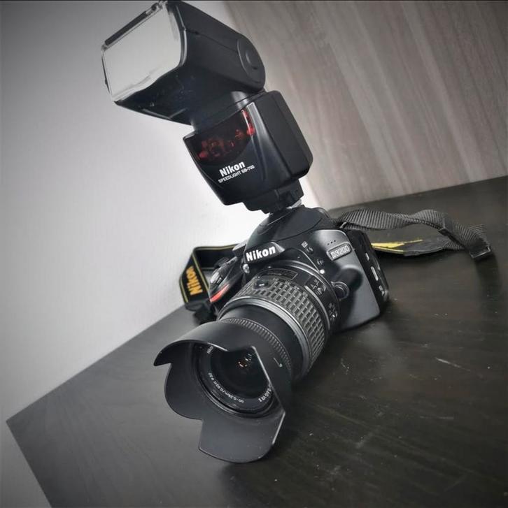 Nikon D3200 + objectif 18–55 VR + flash Nikon SB-700, Audio, Tv en Foto, Fotocamera's Analoog, Nikon, Ophalen of Verzenden