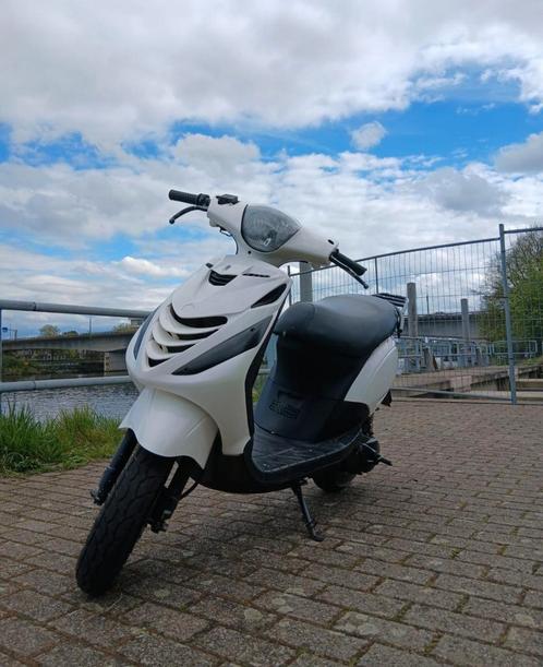 Piaggio zip 70cc A klasse, Fietsen en Brommers, Scooters | Piaggio, Zo goed als nieuw, Zip, Ophalen of Verzenden