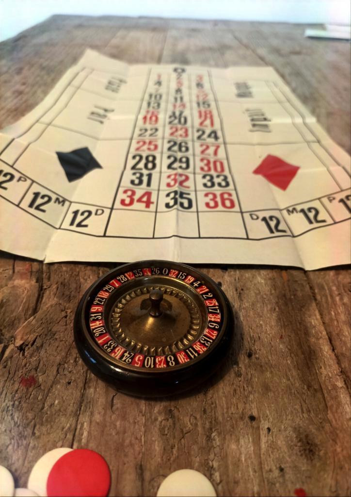 Jeu de roulette ancien – Galeries Lafayette Paris – Vintage, Verzamelen, Speelgoed, Zo goed als nieuw