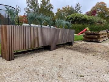 Houten bloembak beschikbaar voor biedingen