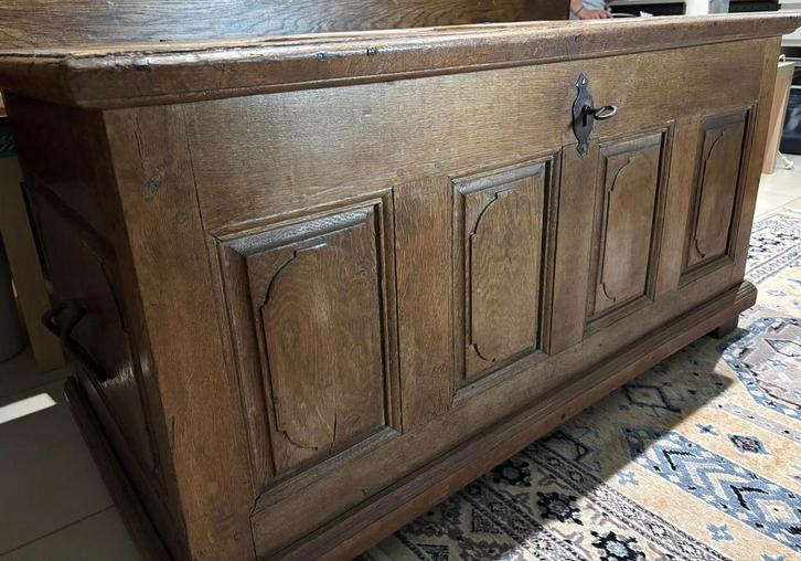 Grand coffre ancien chêne massif – XIXᵉ s. – Très bon état, Maison & Meubles, Accessoires pour la Maison | Coffres, Comme neuf