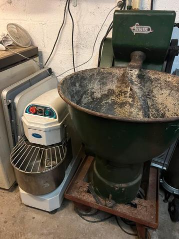 Deeg menger 380v  beschikbaar voor biedingen