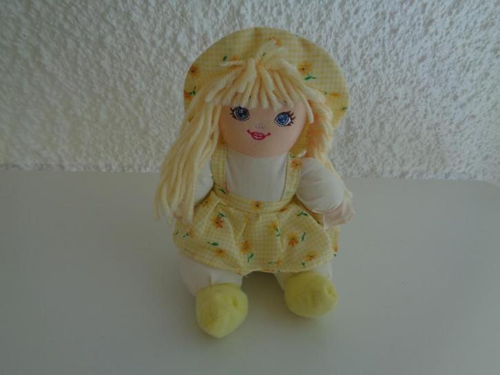 Petite poupée chiffon ancienne mini charlotte, Collections, Poupées, Comme neuf, Poupée, Enlèvement ou Envoi