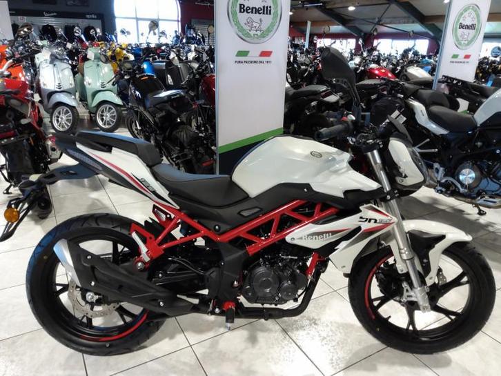 Benelli BN 125 BLANC, Motoren, Motoren | Benelli, Bedrijf, Naked bike, 11 kW of minder, Ophalen