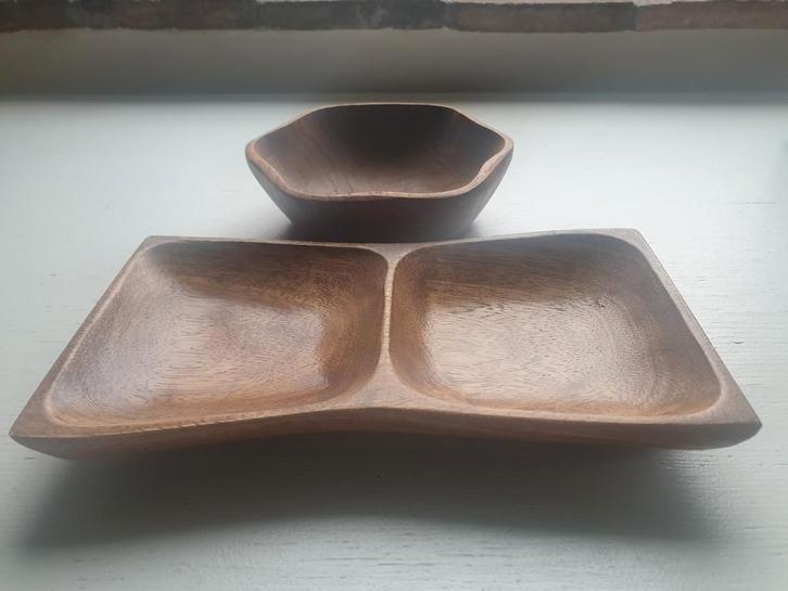2 houten aperitief schalen

(10 euro samen), Huis en Inrichting, Woonaccessoires | Schalen en Manden, Zo goed als nieuw, Ophalen of Verzenden