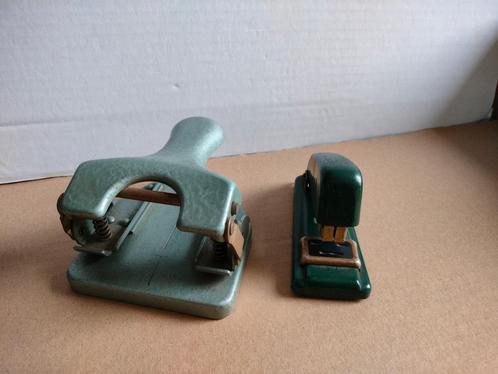 Vintage nietmachine (barely 126) Italy en perforator, Antiek en Kunst, Antiek | Kantoor en Zakelijk, Ophalen of Verzenden