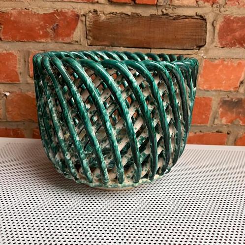 Vintage ‘gevlochten’ cachepot bloempot ‘Handmade in Austria’, Antiek en Kunst, Antiek | Keramiek en Aardewerk, Ophalen of Verzenden