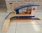 Plan City Toys houten vliegveld met lift en trein spoor, Gebruikt, Ophalen