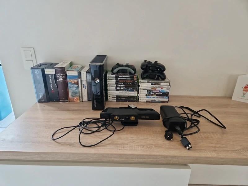 xbox 360 lot, Games en Spelcomputers, Spelcomputers | Xbox 360, Gebruikt, 250 GB, Met 3 controllers of meer, Met games, Ophalen of Verzenden