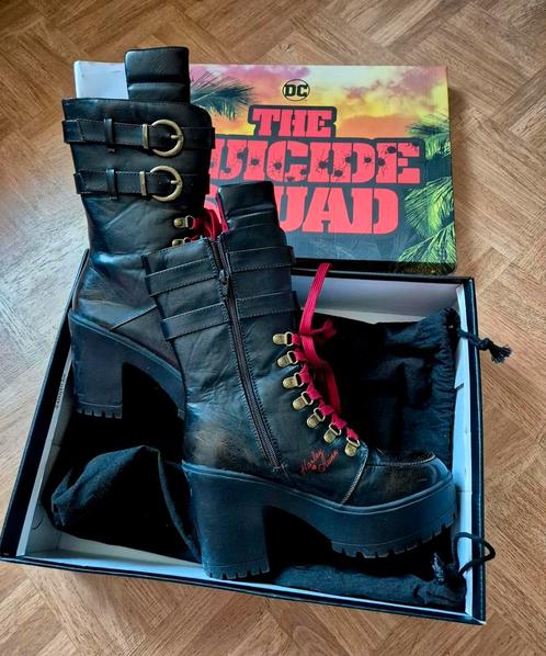 Bottes Harley Quinn p40, Kleding | Dames, Schoenen, Zo goed als nieuw, Hoge laarzen, Zwart, Ophalen of Verzenden