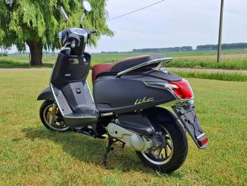 Brommer: Kymco New Like 50 D4 (klasse b) beschikbaar voor biedingen