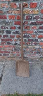 Houten spade, Ophalen