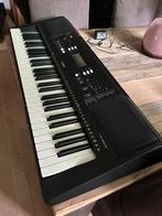 Zgan, nauwelijks gebruikt keyboard - yamah PSR E373, Muziek en Instrumenten, Keyboards, Ophalen, Zo goed als nieuw
