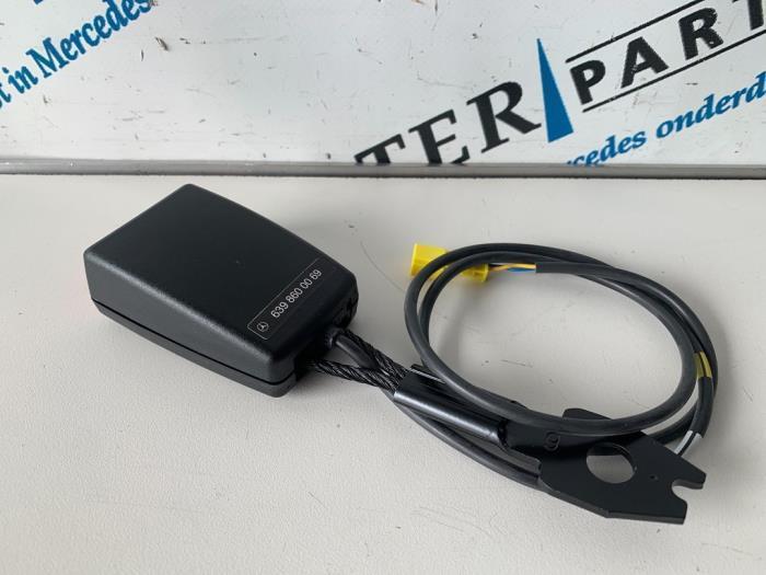 Veiligheidsgordel Insteek links-voor van een Mercedes Vito, Auto-onderdelen, Interieur en Bekleding, Mercedes-Benz, Nieuw, 12 maanden garantie