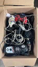 Doos met verschillende controllers en kabels, Ophalen of Verzenden, Gebruikt
