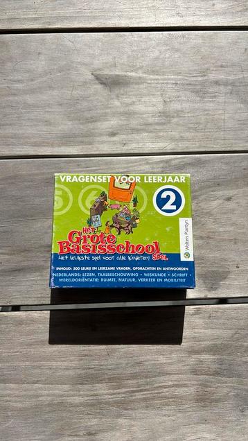 Het grote basisschool spel beschikbaar voor biedingen