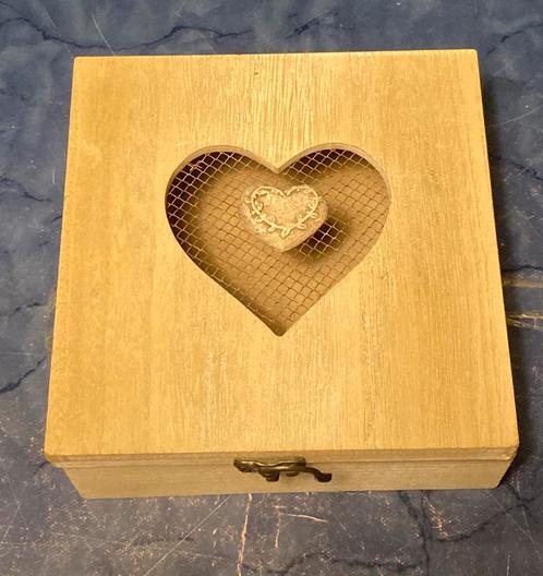 Houten sierkistje met slotje, Huis en Inrichting, Woonaccessoires | Kisten, Zo goed als nieuw, Minder dan 50 cm, Minder dan 50 cm