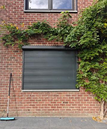 Volet roulant solaire SOMFY RTS – Parfait état (Waterloo) beschikbaar voor biedingen