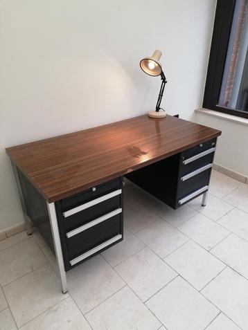 Vintage industriële bureau jaren '80 beschikbaar voor biedingen