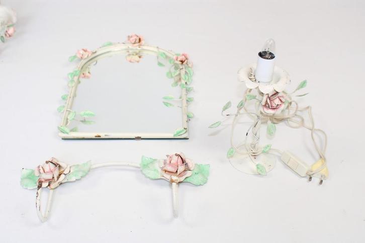 verlichting (4x) met bloemetjes + spiegel + kapstokhaken, Antiek en Kunst, Curiosa en Brocante, Ophalen