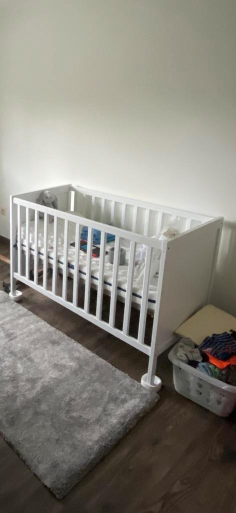 Volledige uitrusting babybed (zie beschrijving voor details), Kinderen en Baby's, Babywiegjes en Ledikanten, Zo goed als nieuw