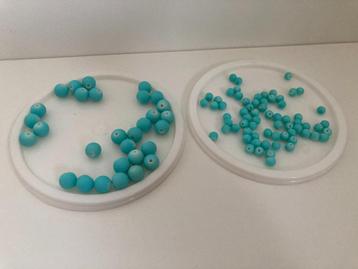 Parels glas rubberized licht blauw beschikbaar voor biedingen