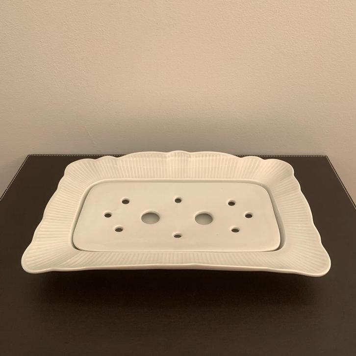 Oude afdruipschaal voor asperges van PILLIVUYT, Antiek en Kunst, Antiek | Porselein, Ophalen of Verzenden