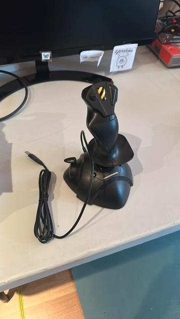 Thrustmaster joystick beschikbaar voor biedingen