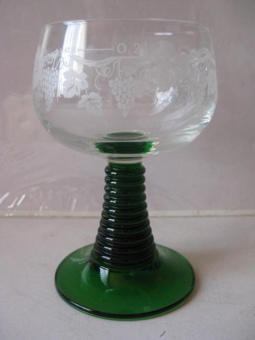 cafe Veranderlijk Andrew Halliday ② VINTAGE Roëmer wijnglas 0,2l - Druiventak, groene voet. — Antiek |  Glaswerk en Kristal — 2dehands