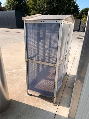Vogelkooi beschikbaar voor biedingen