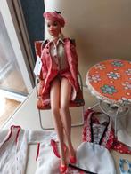 Barbie de 1966 avec accessoires table et fauteuil, Enlèvement ou Envoi, Utilisé, Poupée