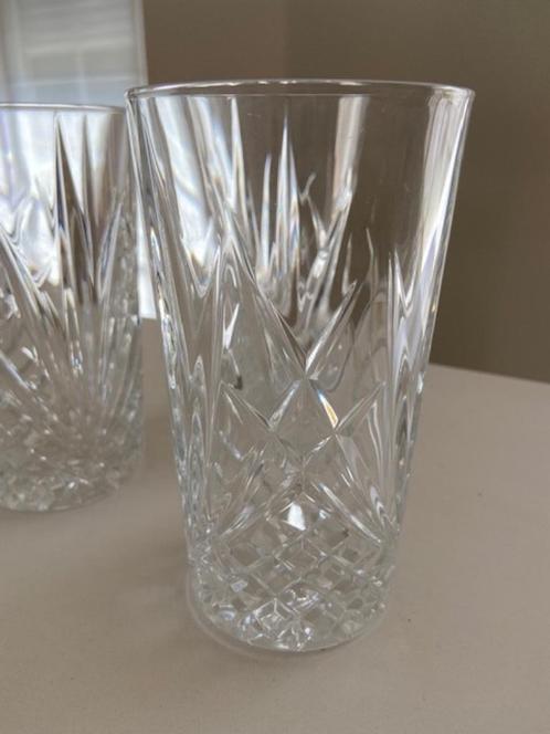 3 hauts anciens verres à whisky en verre taillé, Collections, Verres & Petits Verres, Comme neuf, Autres types