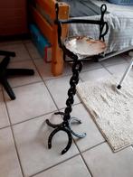 Smeedijzer staander, met schelp., Ophalen