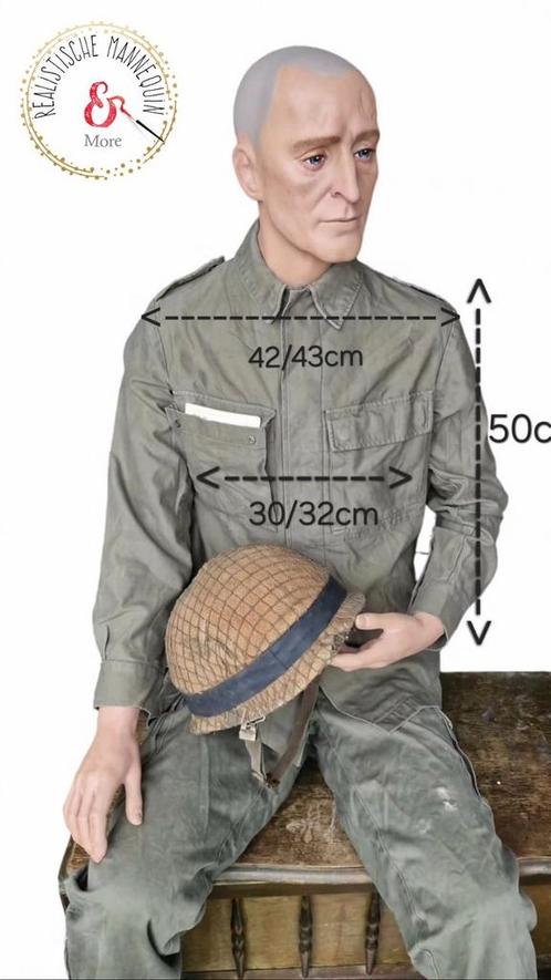 Handgeschilderde realistische zittende smalle mannequin, Verzamelen, Militaria | Algemeen, Ophalen of Verzenden