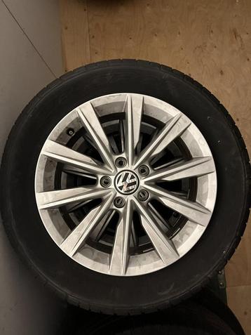 3x Volkswagen velgen + zomerbanden Dunlop SP Sport 01 235-55 beschikbaar voor biedingen